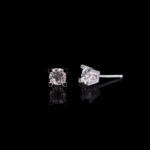 G Mozanit 1 Karat Dört Tırnak Tektaş Küpe